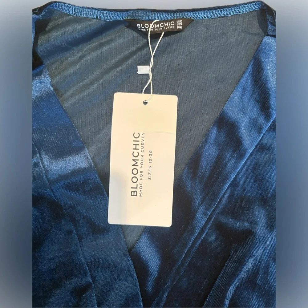 BloomChic Blue Velvet Dress NWT - Picture 3 of 4